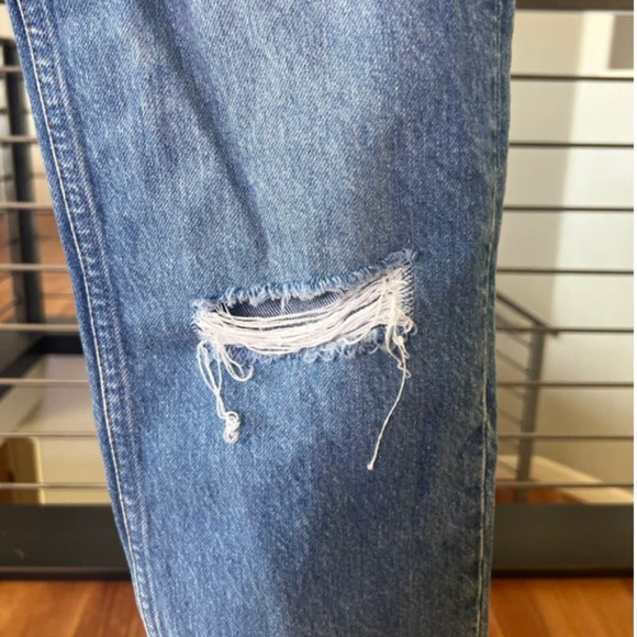 Reformation Cynthia High Rise Straight Jeans in Shasta Destroyed - Picture 5 of 12